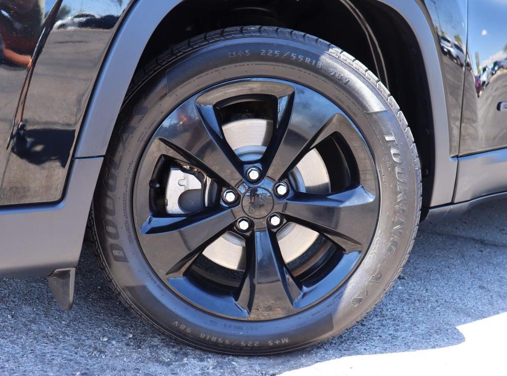used 2020 Jeep Cherokee car, priced at $18,995