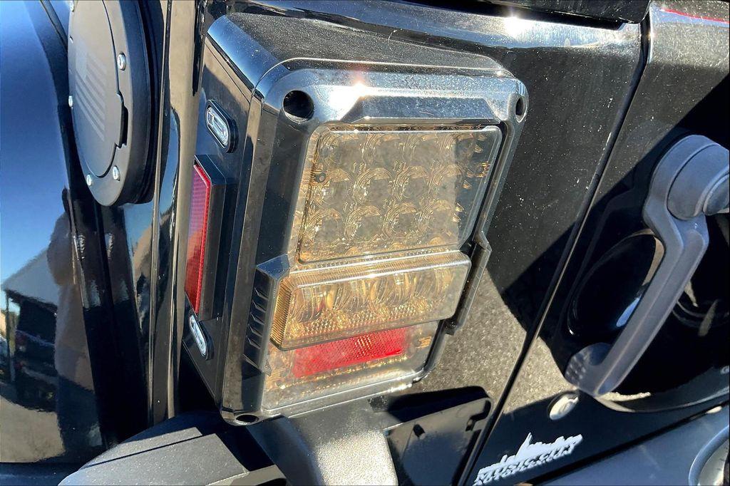 used 2015 Jeep Wrangler Unlimited car, priced at $18,987