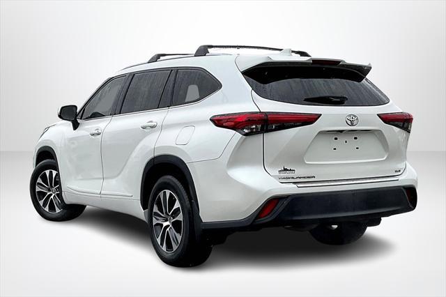 used 2020 Toyota Highlander car, priced at $25,752