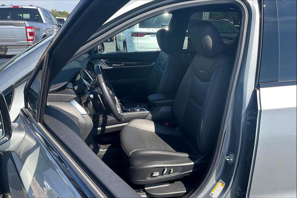 used 2024 Cadillac XT6 car, priced at $53,946