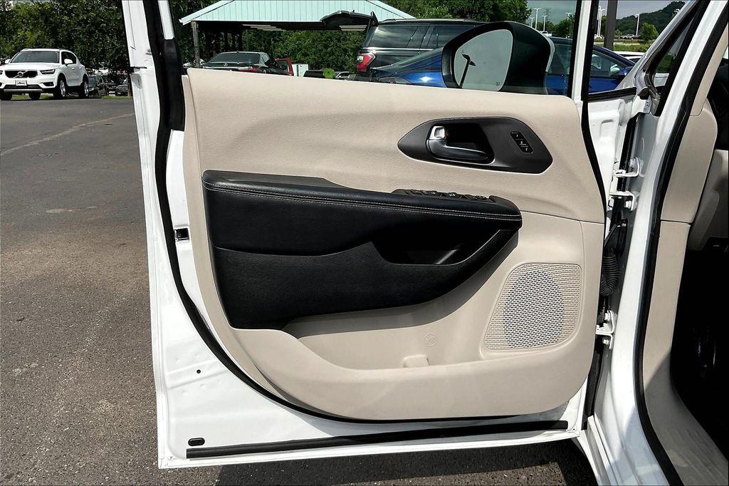 used 2023 Chrysler Pacifica car, priced at $20,938