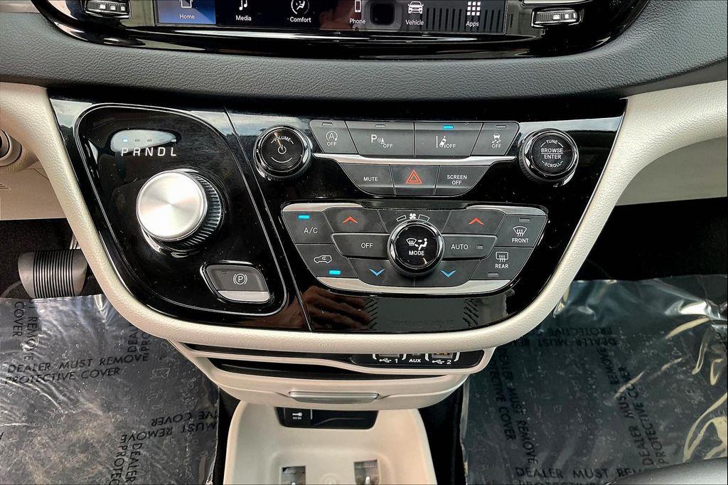 used 2023 Chrysler Pacifica car, priced at $20,938