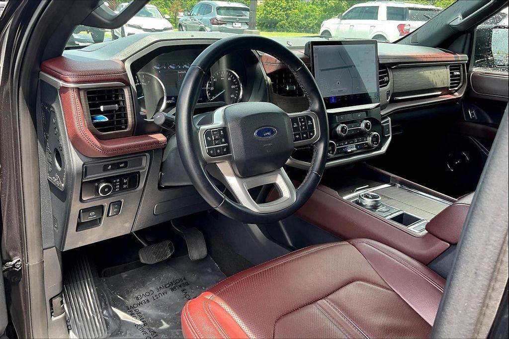 used 2024 Ford Expedition car, priced at $50,487
