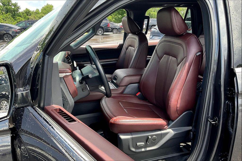 used 2024 Ford Expedition car, priced at $50,487