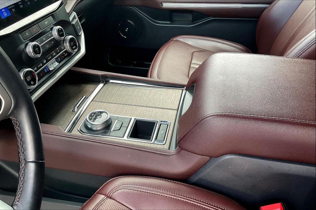 used 2024 Ford Expedition car, priced at $50,487