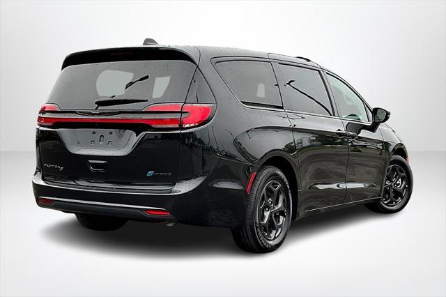 used 2022 Chrysler Pacifica Hybrid car, priced at $25,438