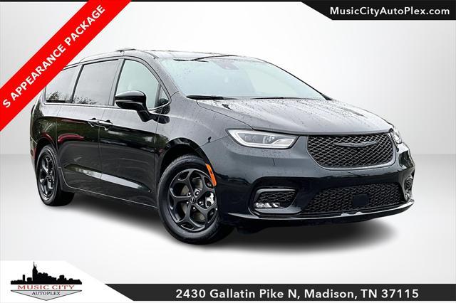 used 2022 Chrysler Pacifica Hybrid car, priced at $25,438