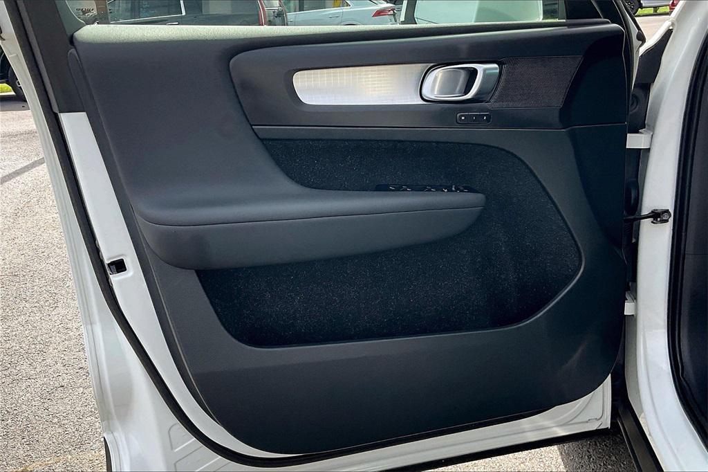 used 2021 Volvo XC40 car, priced at $23,559