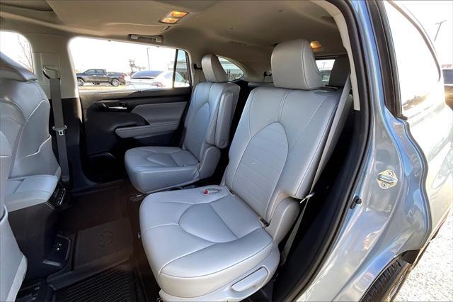 used 2021 Toyota Highlander car, priced at $31,672