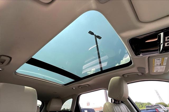 used 2022 Land Rover Range Rover Velar car, priced at $36,999