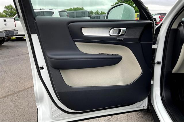 used 2022 Volvo XC40 car, priced at $25,422