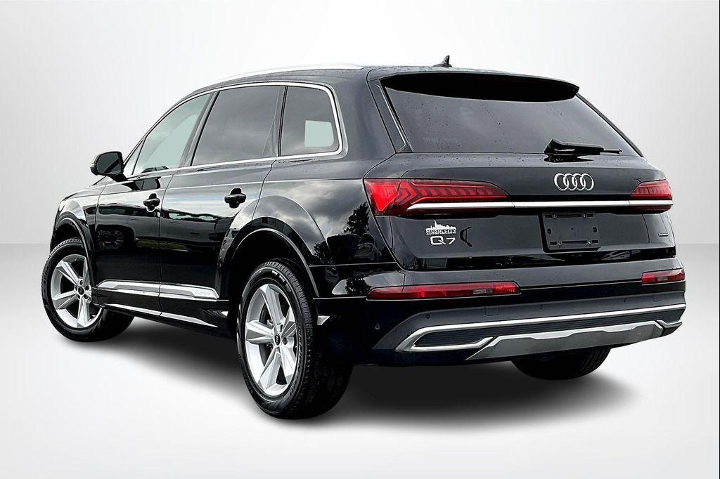 used 2024 Audi Q7 car, priced at $40,954
