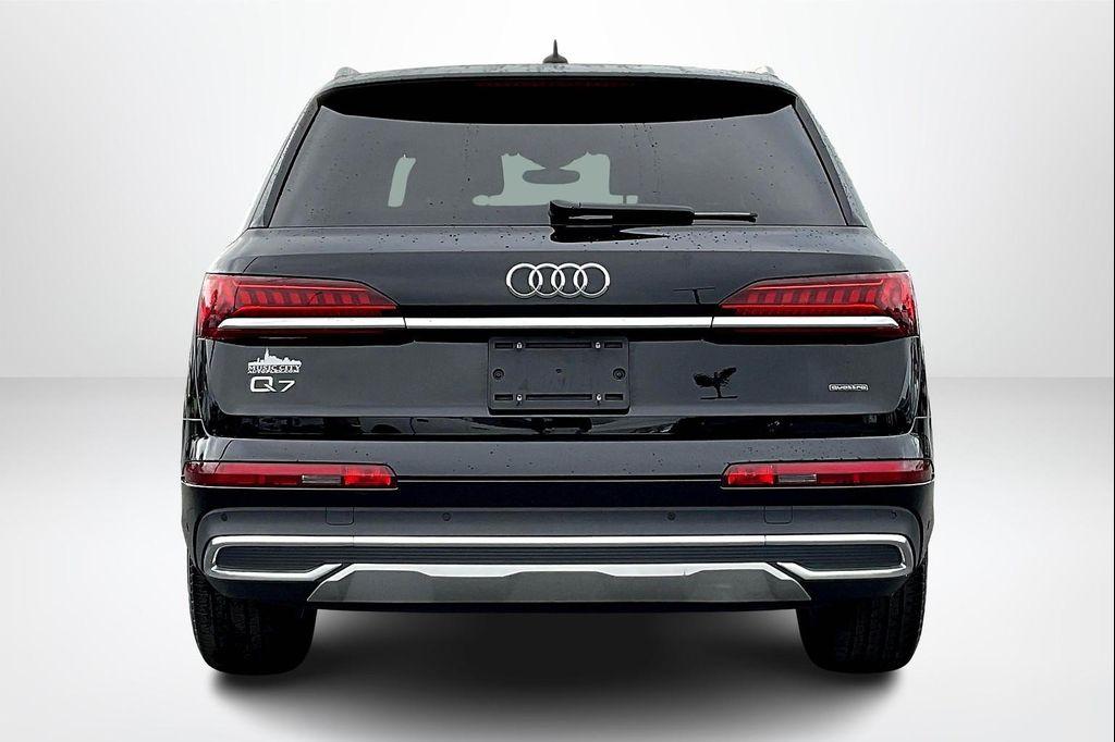 used 2024 Audi Q7 car, priced at $40,954
