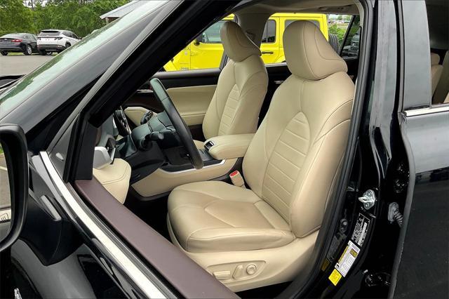 used 2021 Toyota Highlander Hybrid car, priced at $28,353