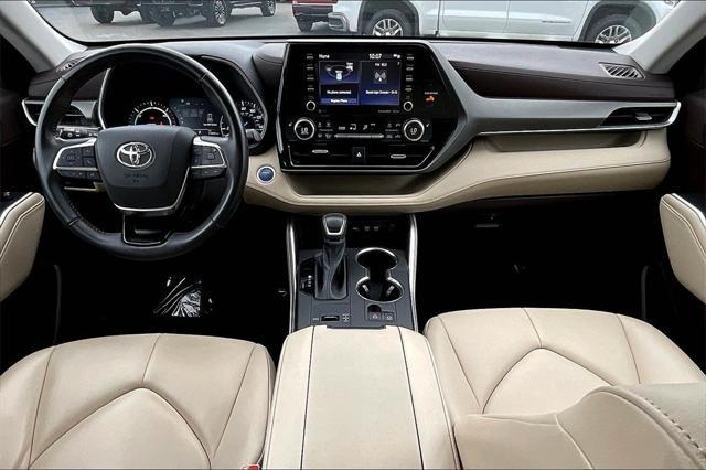 used 2021 Toyota Highlander Hybrid car, priced at $28,353