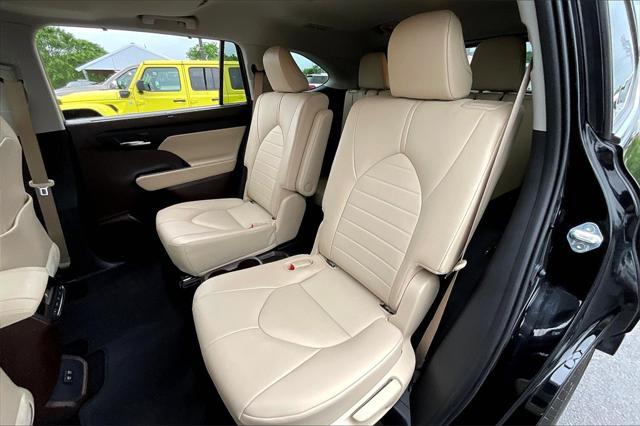used 2021 Toyota Highlander Hybrid car, priced at $28,353