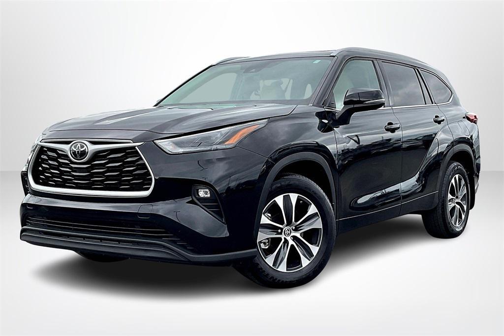 used 2022 Toyota Highlander car, priced at $30,724