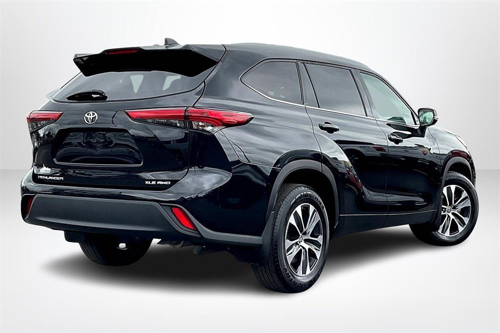 used 2022 Toyota Highlander car, priced at $30,724
