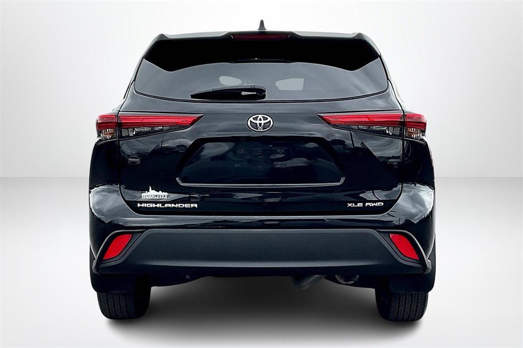 used 2022 Toyota Highlander car, priced at $30,724