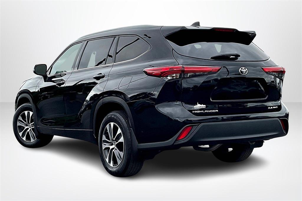 used 2022 Toyota Highlander car, priced at $30,724