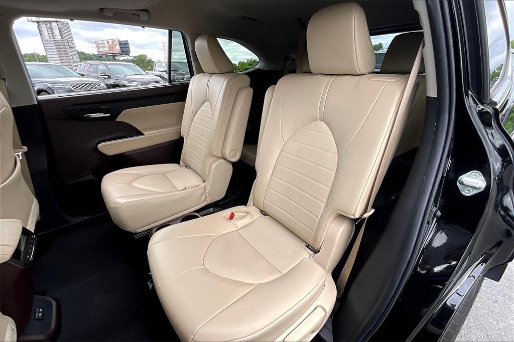 used 2022 Toyota Highlander car, priced at $30,724