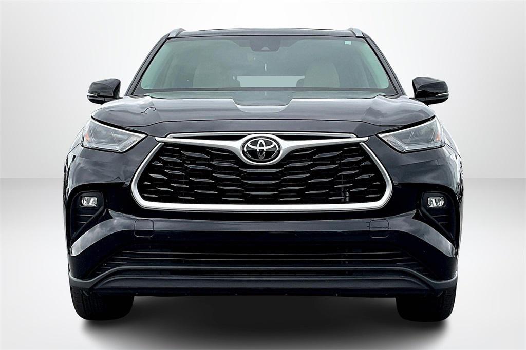 used 2022 Toyota Highlander car, priced at $30,724