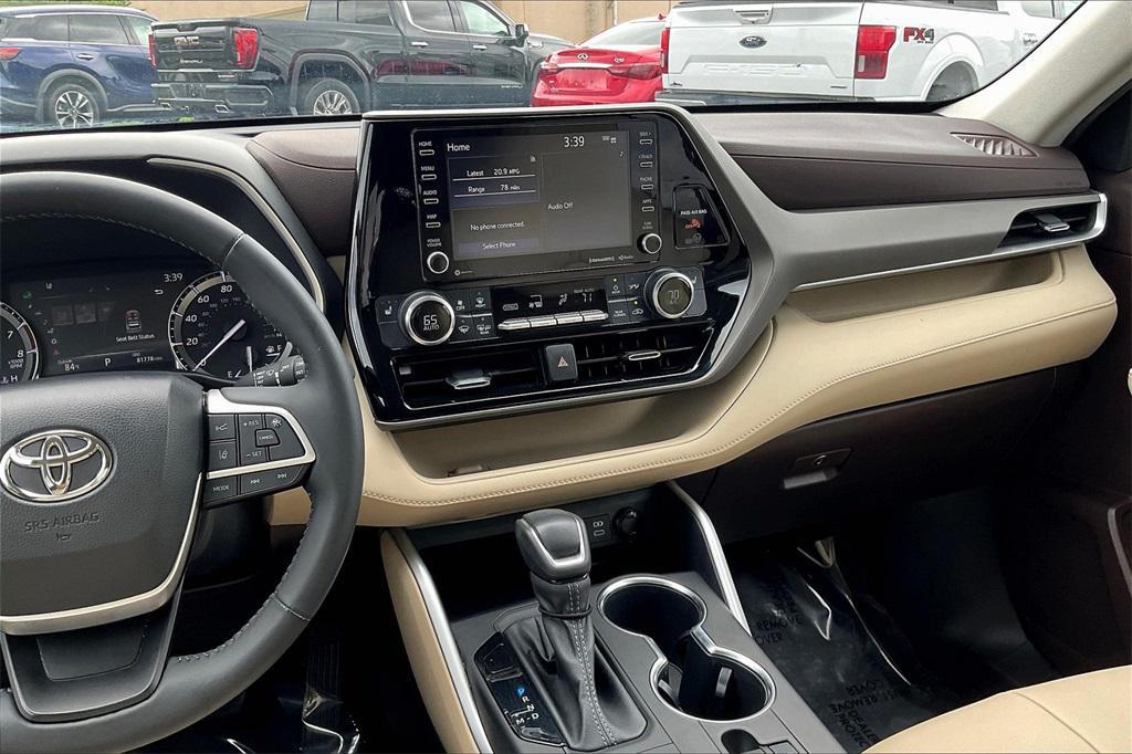 used 2022 Toyota Highlander car, priced at $30,724