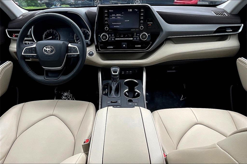 used 2022 Toyota Highlander car, priced at $30,724