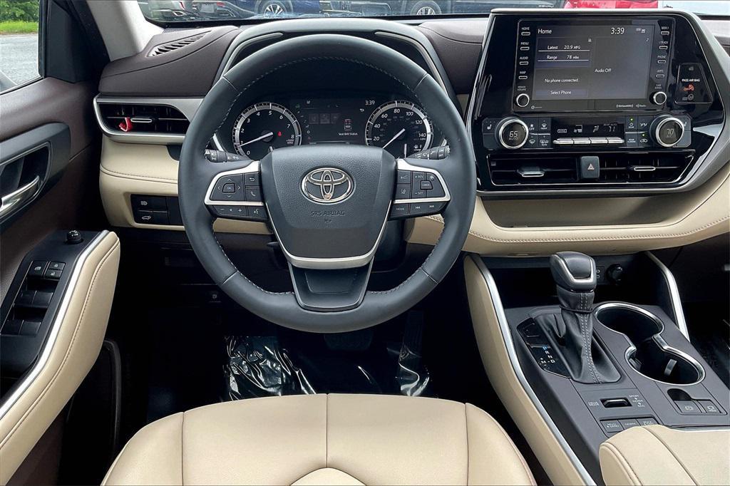 used 2022 Toyota Highlander car, priced at $30,724