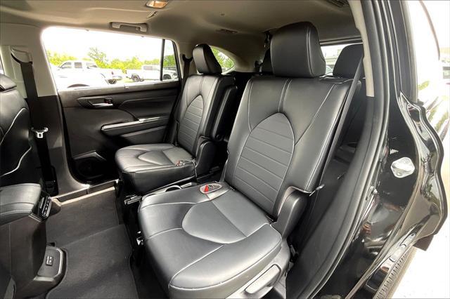 used 2022 Toyota Highlander car, priced at $33,872