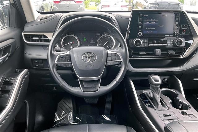 used 2022 Toyota Highlander car, priced at $33,872
