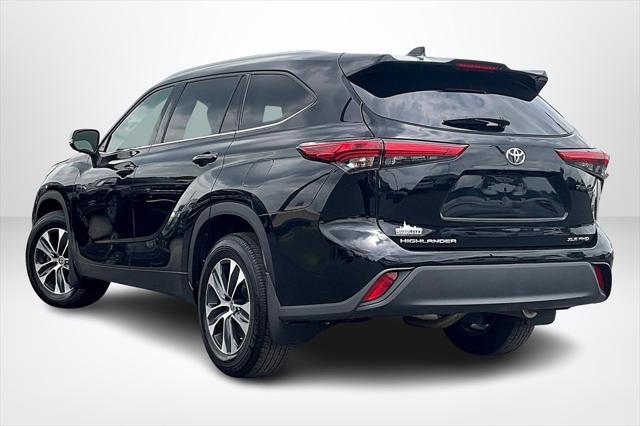 used 2022 Toyota Highlander car, priced at $33,872