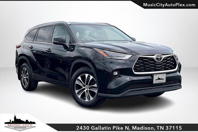 used 2022 Toyota Highlander car, priced at $33,872