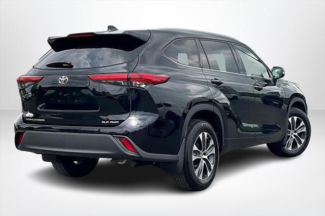 used 2022 Toyota Highlander car, priced at $33,872