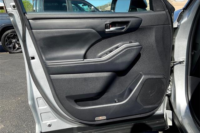 used 2022 Toyota Highlander Hybrid car, priced at $32,579