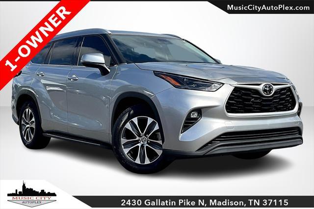 used 2022 Toyota Highlander car, priced at $33,177
