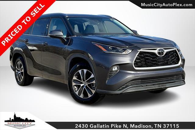 used 2021 Toyota Highlander car, priced at $29,938