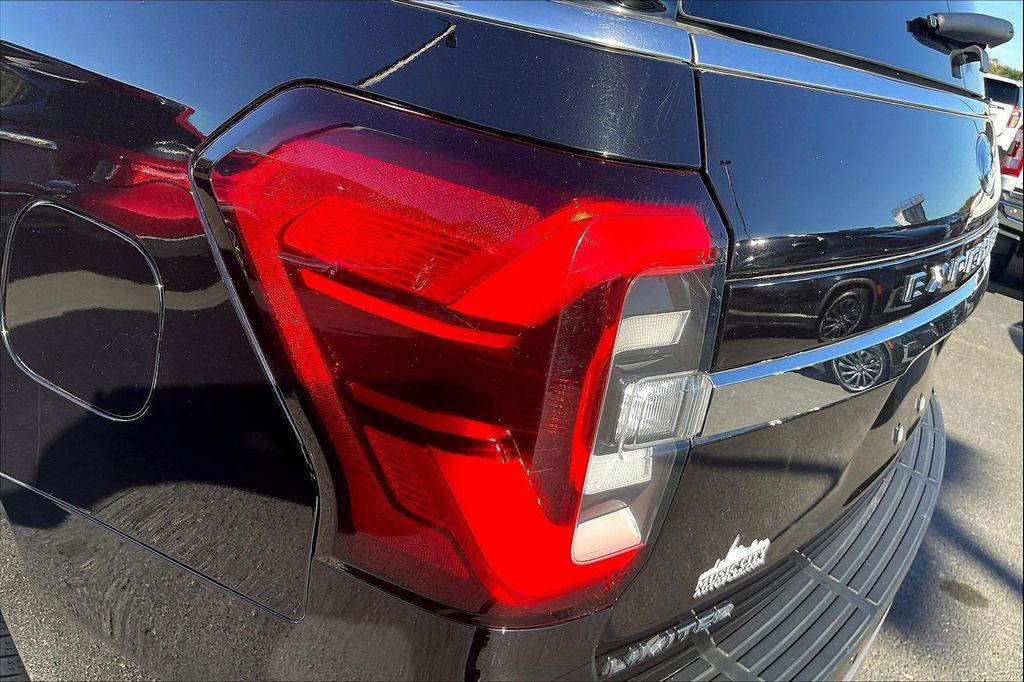 used 2023 Ford Expedition car, priced at $42,299