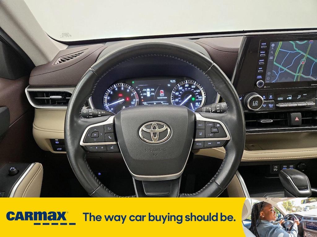 used 2022 Toyota Highlander car, priced at $35,998