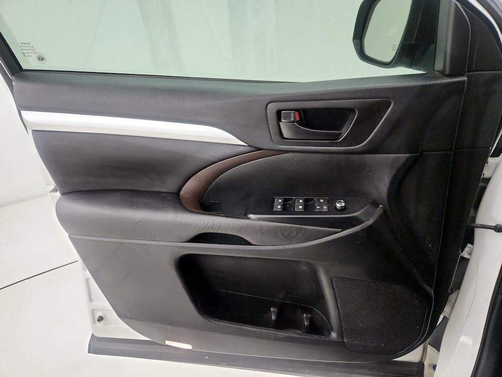 used 2016 Toyota Highlander car, priced at $17,998