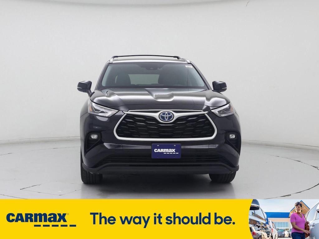 used 2023 Toyota Highlander Hybrid car, priced at $46,998