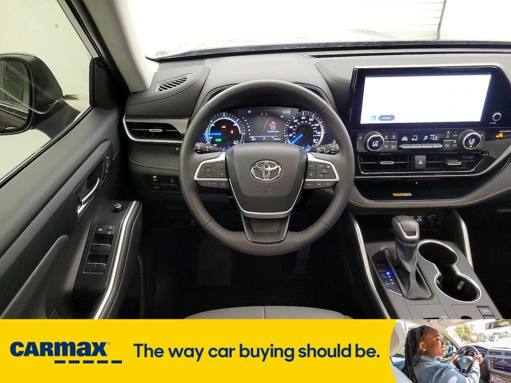 used 2023 Toyota Highlander Hybrid car, priced at $46,998