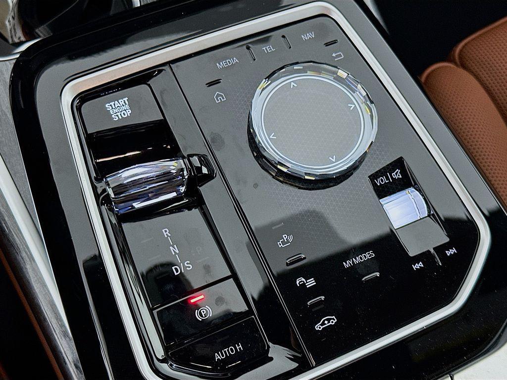 new 2025 BMW 760 car, priced at $143,180