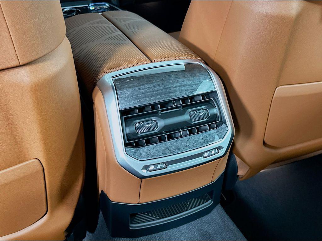 new 2025 BMW 760 car, priced at $143,180