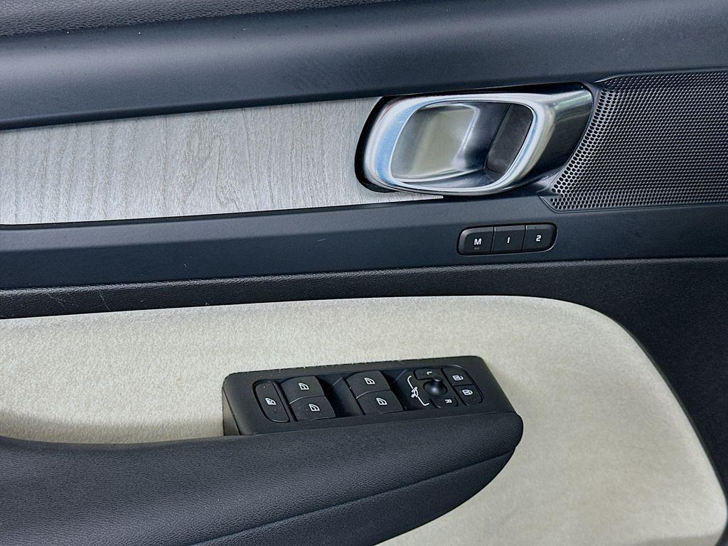 used 2023 Volvo XC40 car, priced at $27,980