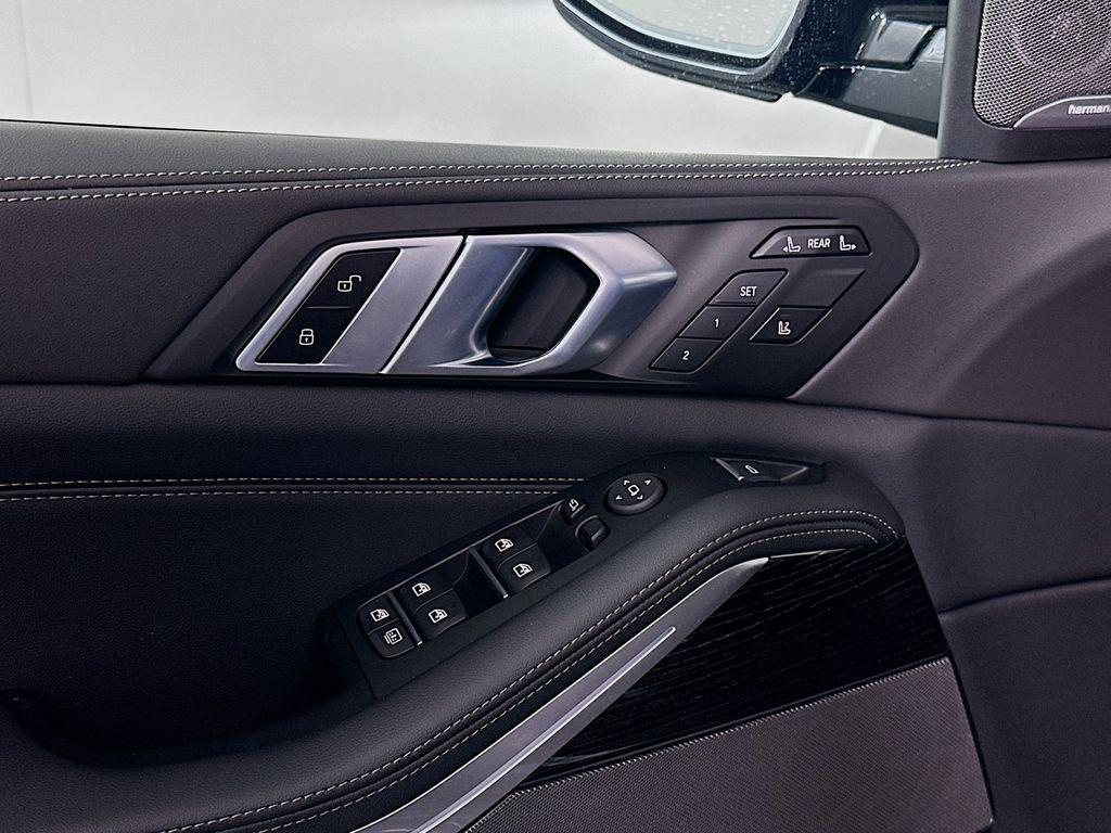 new 2026 BMW X7 car, priced at $98,260