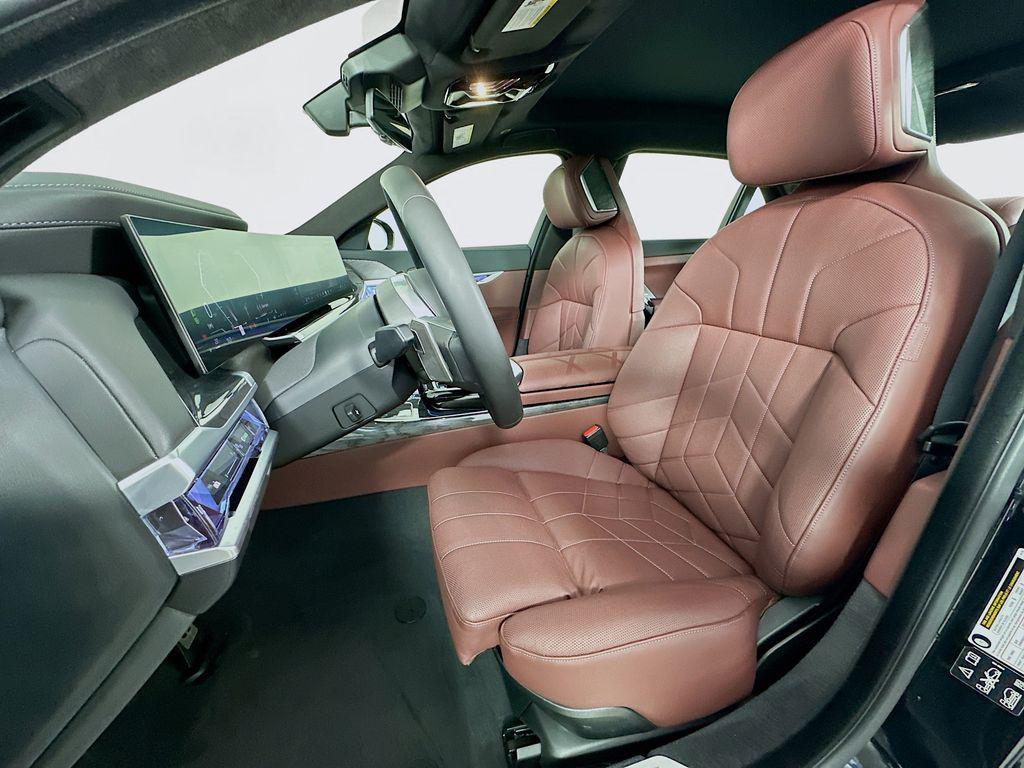 new 2025 BMW 760 car, priced at $133,630