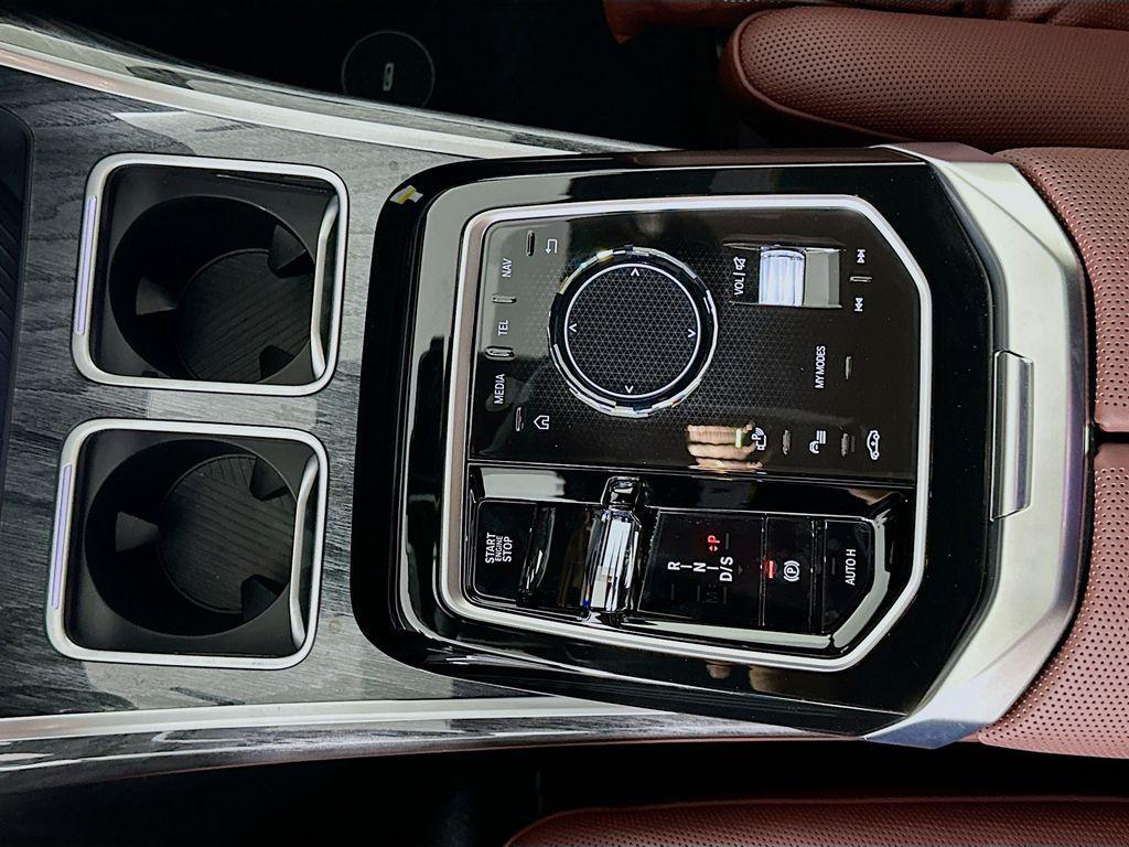 new 2025 BMW 760 car, priced at $133,630