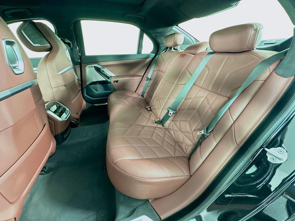 new 2025 BMW 760 car, priced at $133,630
