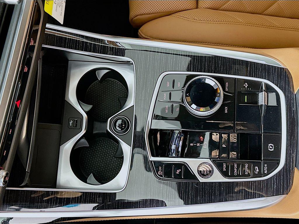 new 2026 BMW X7 car, priced at $100,585